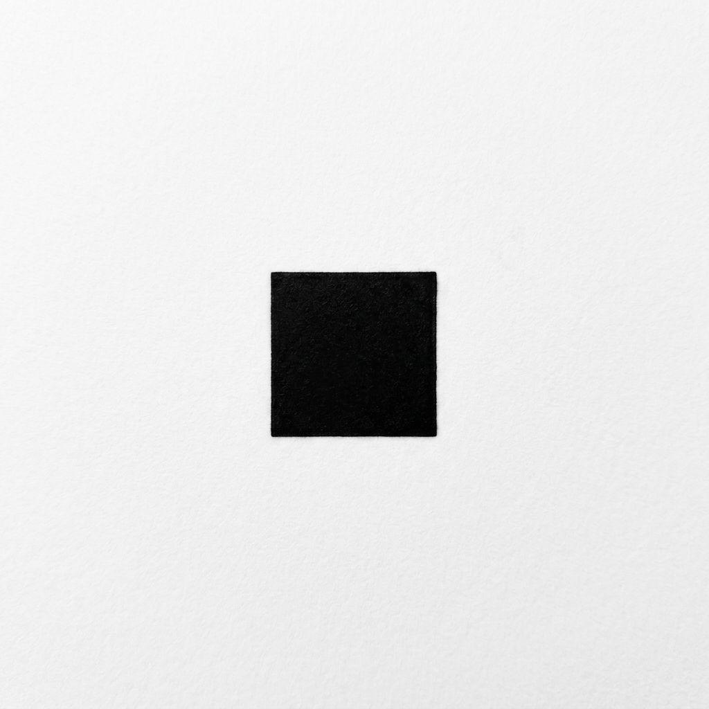 idée tatouage petit carré plein blackwork, design sur fond blanc