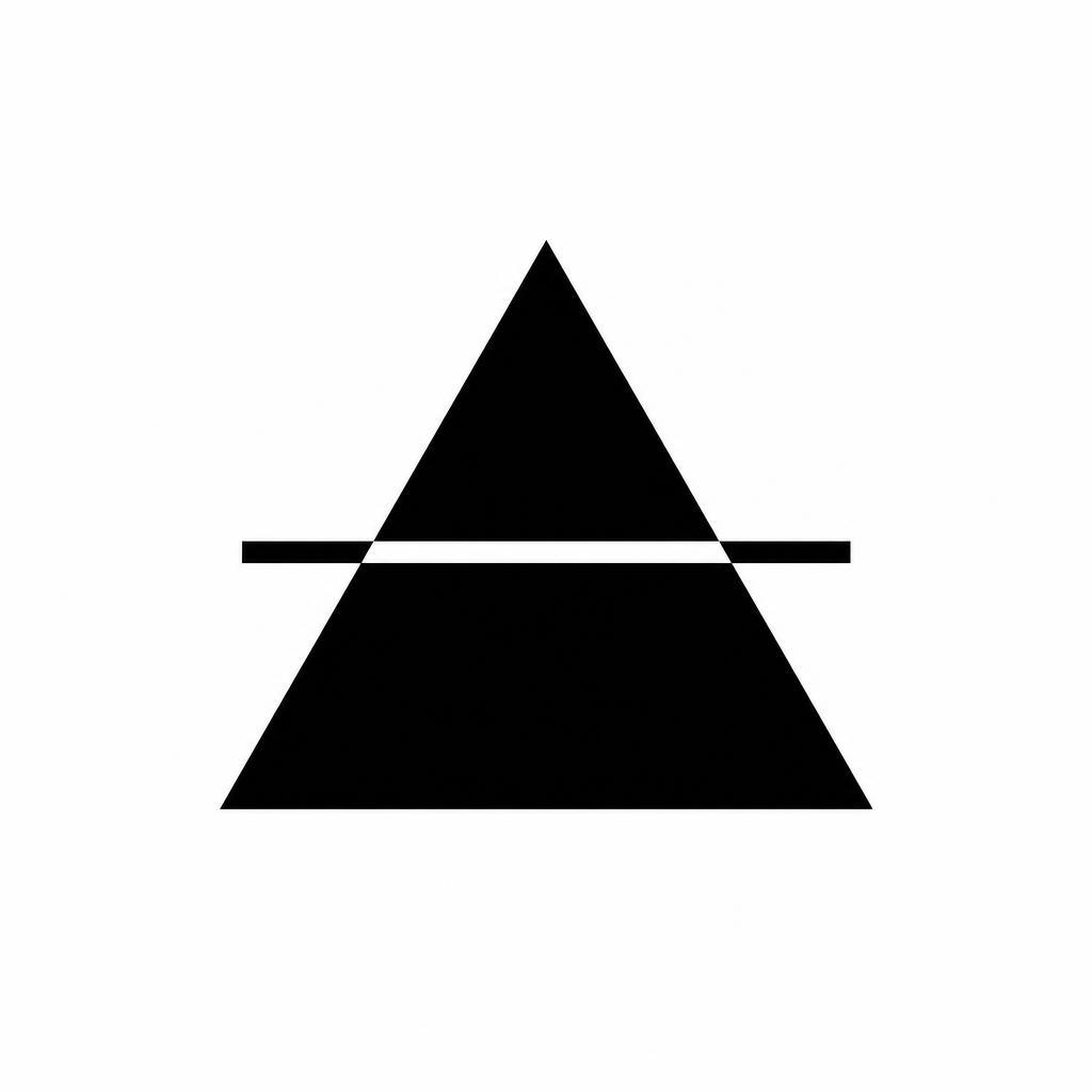 idée tatouage simple triangle blackwork, design sur fond blanc